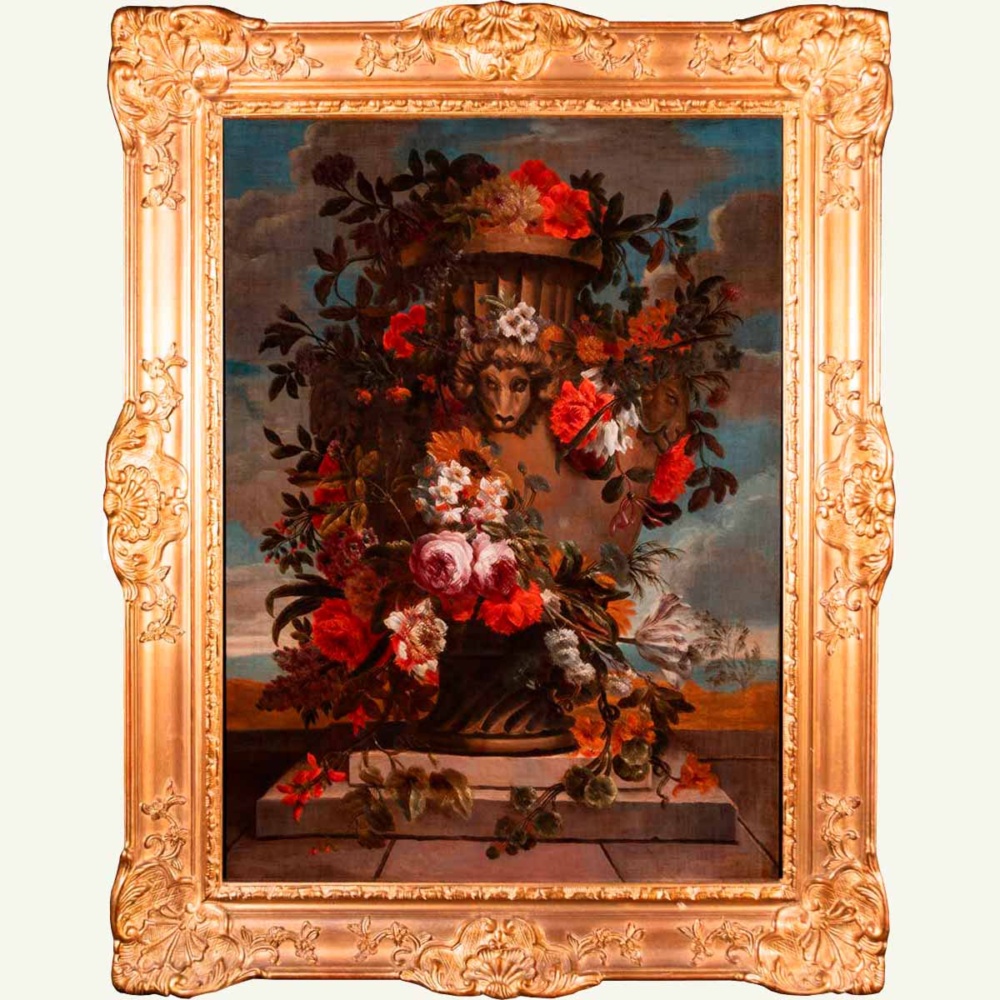 Vaso di fiori con mascherone